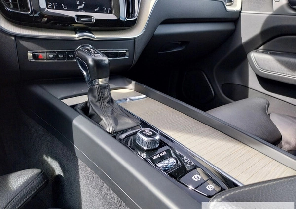 Volvo XC 60 cena 144900 przebieg: 95890, rok produkcji 2018 z Poznań małe 781
